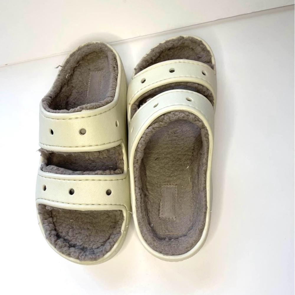 Crocs Unisex Classic Cozzzy Faux Fur Lined Chunky Sandals Gray  Size M6/W8